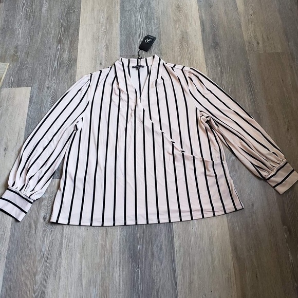 Adrianna Papell Tops - NWT Adrianna Papell Long Sleeve Top.